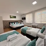 Garden Hotel *