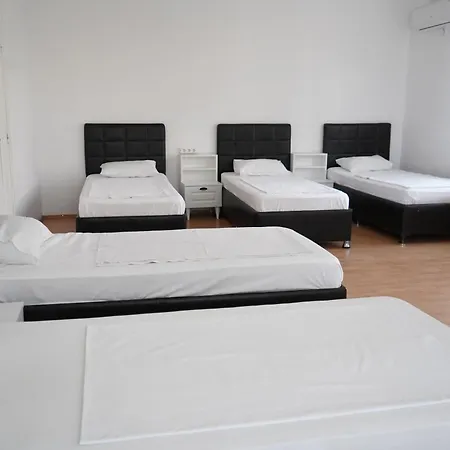 Готель Garden Бухарест