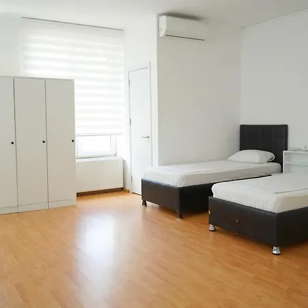 Garden Готель *