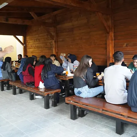 Готель Garden Бухарест