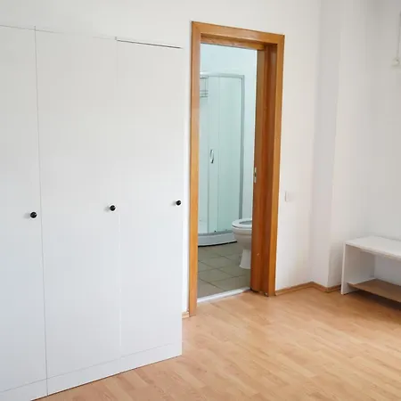 Garden Готель Бухарест