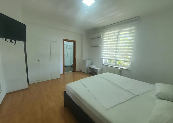 Garden * بوخارست